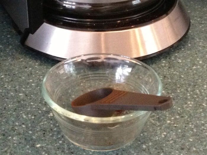 Coffee scoop in Pyrex bowl