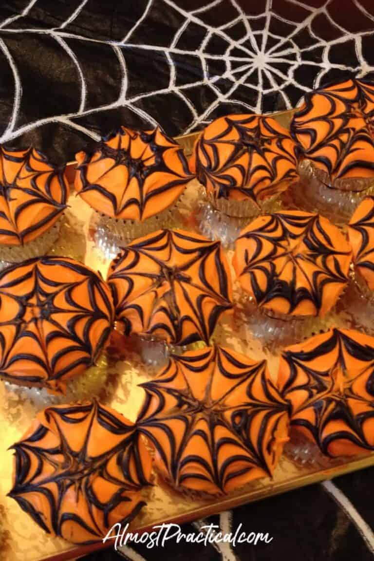 Halloween Cupcakes – Spiderweb Design