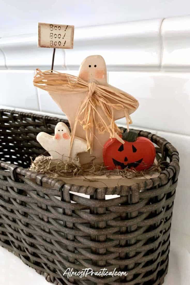 halloween decor - ghosts with pumpkin wooden statue