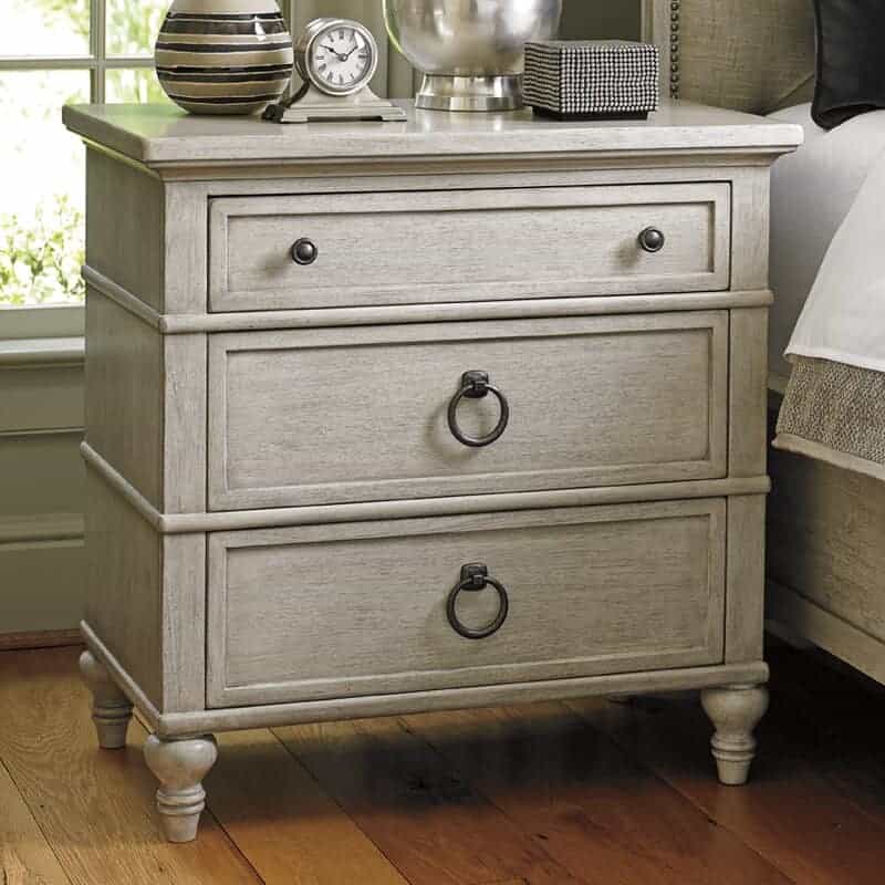 How to Choose a Nightstand for a Small Bedroom