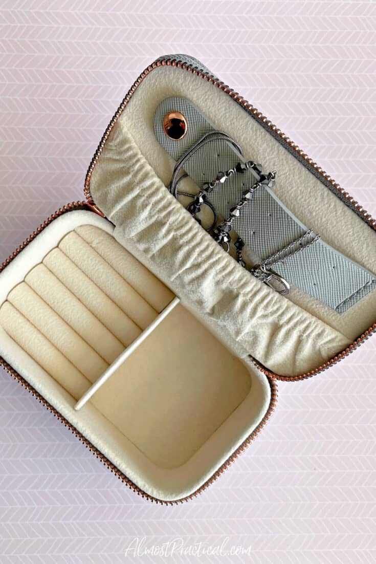 Travel jewelry case hot sale for long necklaces